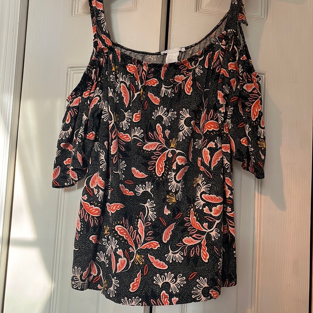 H&M Cold shoulder tshirt